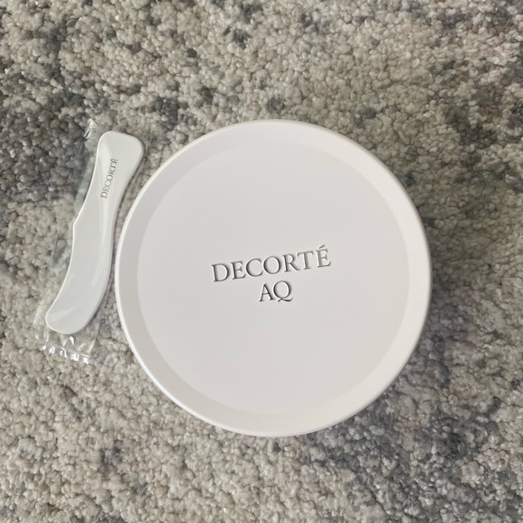 DECORTE AQ Treatment Body Cream - Picture 5 of 6